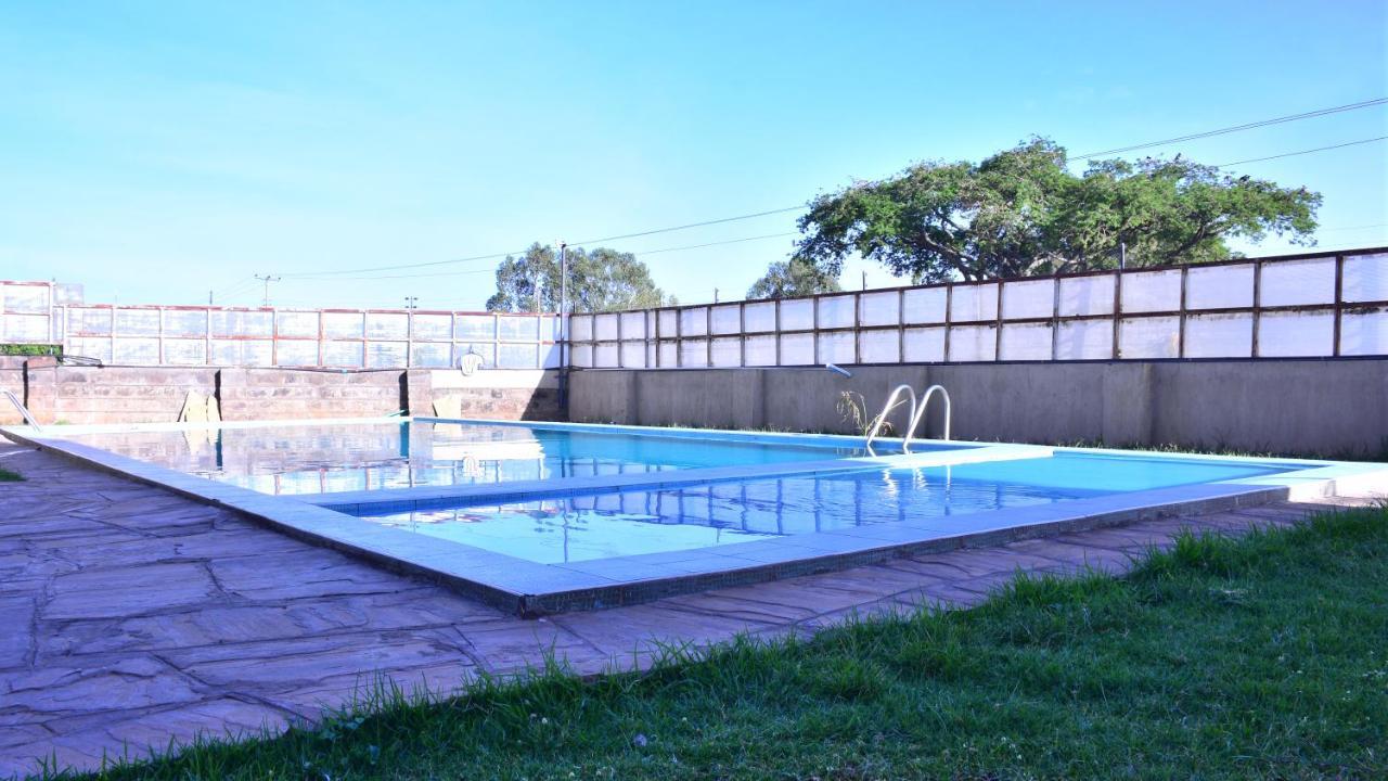 Essy'S Furnished Homes Nakuru With Pool & Gym Exterior photo