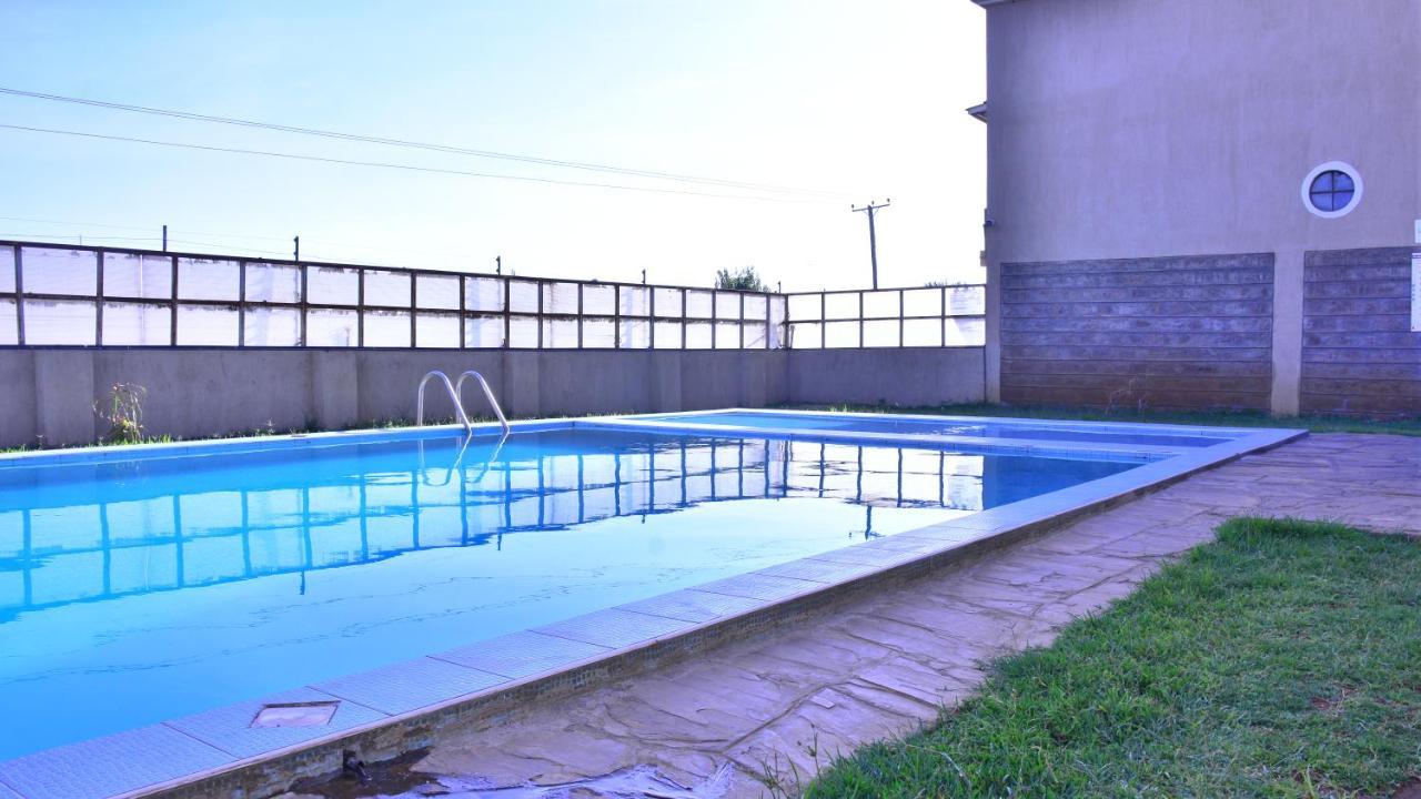 Essy'S Furnished Homes Nakuru With Pool & Gym Exterior photo